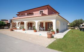 Ambra Holiday Rooms - Rooms & Beach